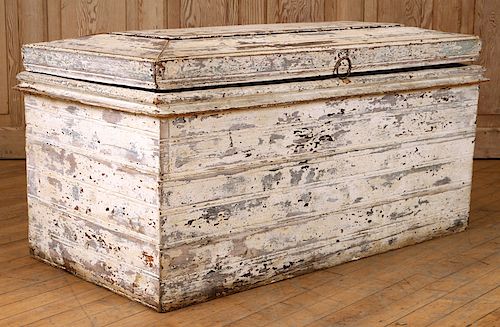 RUSTIC PAINTED PINE LIFT LID TRUNK CIRCA 1900