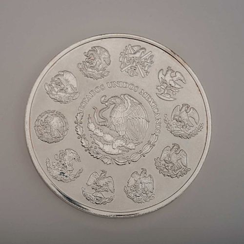 Moneda conmemorativa. México, 2009. Elaborada en plata Ley 0.999. Valor facial de $100, con Calendario Azteca. Peso: 1000 g.