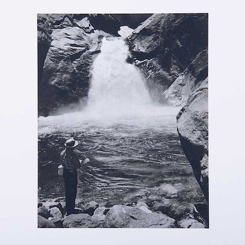 Josef Muench. Pescando en el río Roaring. Fotograbado impreso en los Estados Unidos de América, Ca. 1940. 16 X 12.5 cm