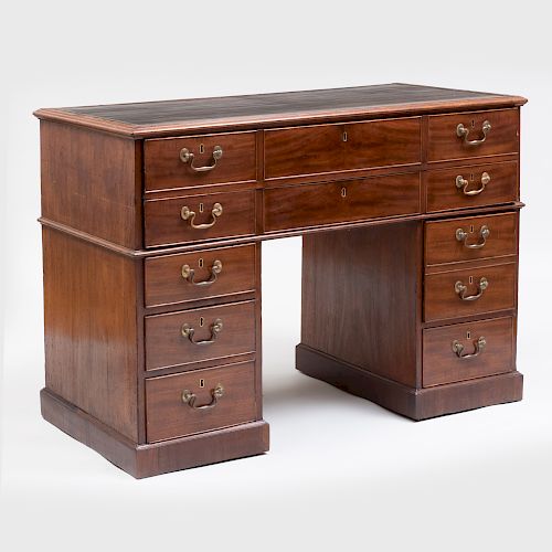 George III Mahogany Kneehole Rent Desk, Attributed to Gillows of Lancaster 