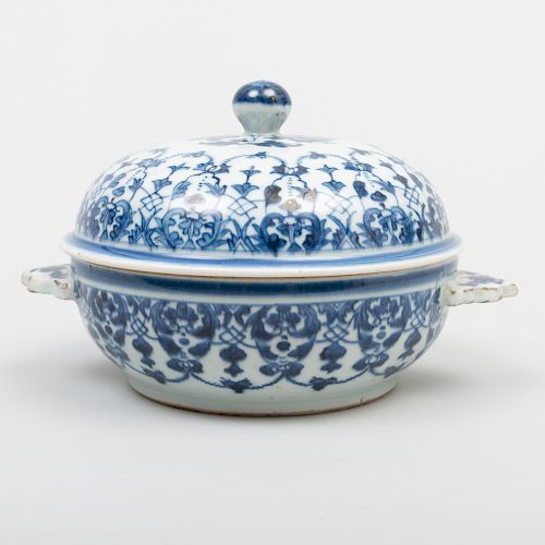 Chinese Export Porcelain Blue and White Bowl and Cover
