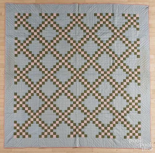 Patchwork Irish chain quilt, early 20th c., 86'' x 86''.