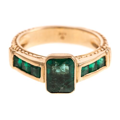 A Ladies Emerald Ring in 18K Gold