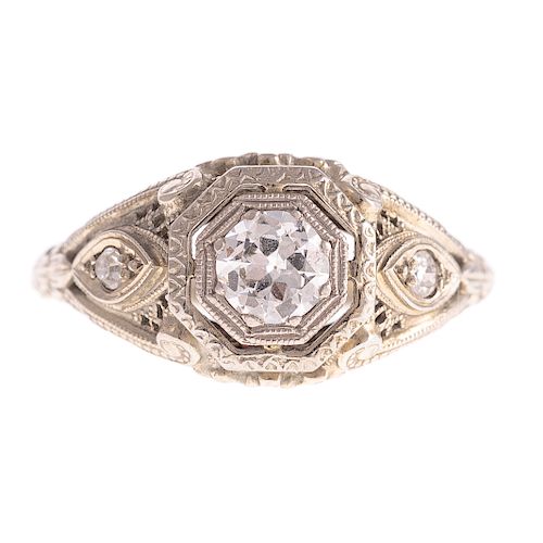 A Ladies Art Deco Diamond Ring in 18K Gold