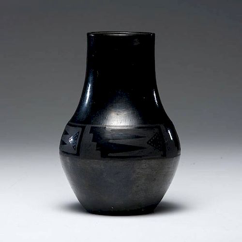 Maria Martinez (San Ildefonso, 1887-1980) Blackware Vase 