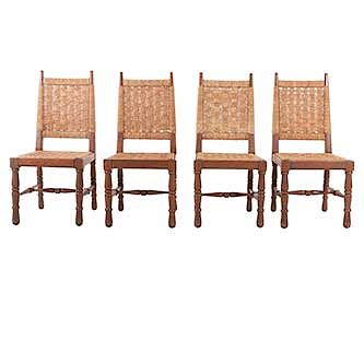 Lote de 4 sillas. Siglo XX. En talla de madera. Con respaldos semiabiertos y asientos de palma tejida, fustes amoldurados.