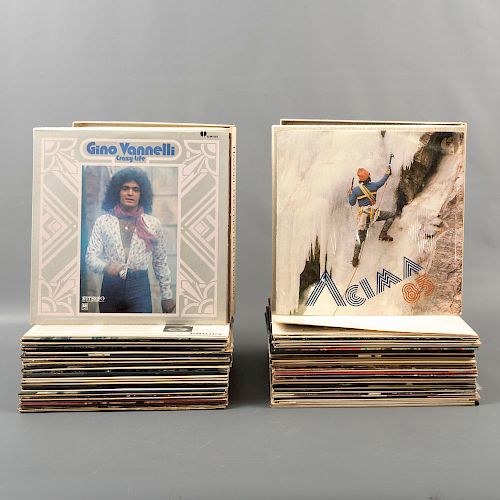 Colección de 110 discos. LaserDisc y LP's. Diferentes películas y géneros musicales. Consta de Gino Vannelli. "Crazy life", entre otros
