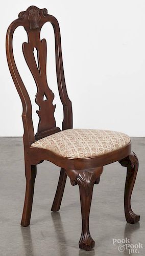 Kittinger mahogany side chair, 20th c., with shell carving.