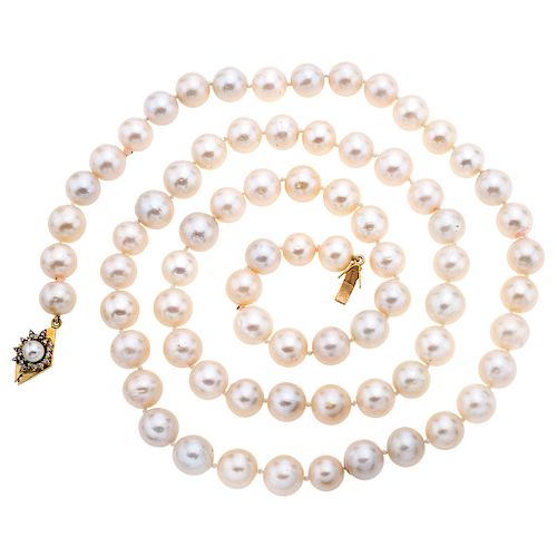 A South Sea pearls necklace with pearl and diamond 14K yellow gold clasp.