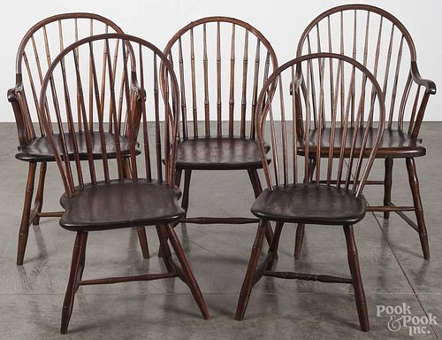 Assembled set of five Pennsylvania bowback Windsor chairs, early 19th c.
