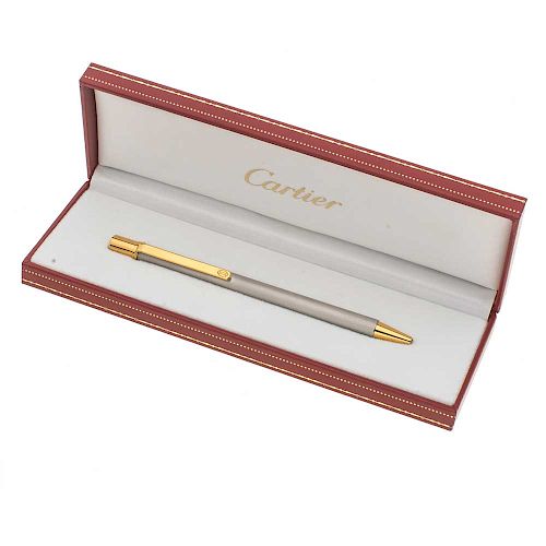 Boligrafo Must de Cartier en acero acabado cepillado. Clip en acero dorado. Estuche original.