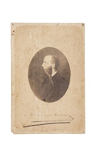 Retrato de Maximiliano.  Fotografía albúmina, 11.7 x 8.8 cm. Con firma autógrafa de Maximiliano.