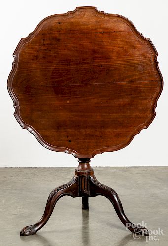 Georgian mahogany piecrust table