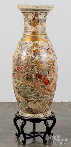 Japanese Satsuma palace vase