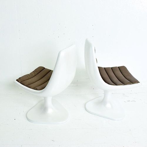 Sculptural Atomic Mid-Century Modern Pair of Side Chairs in Fiberglass