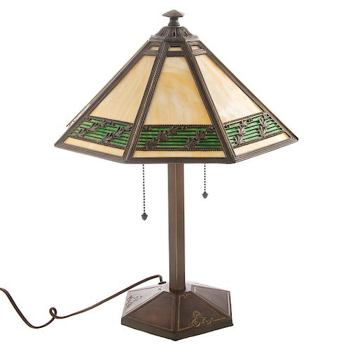 Bradley & Hubbard Arts & Crafts #228 Table Lamp