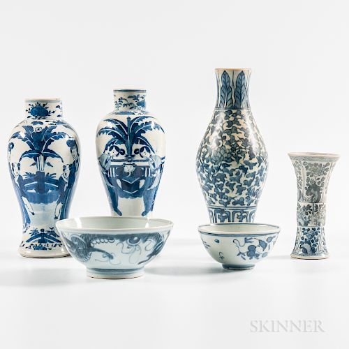 Six Blue and White Export Porcelain Table Items