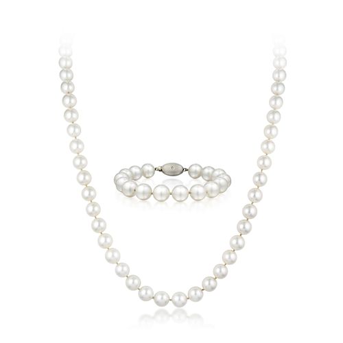 A Cultured Pearl Necklace and Bracelet Set