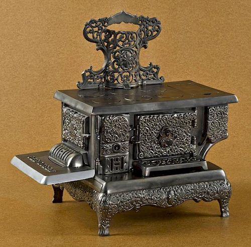 Dent cast iron and nickel The Queen toy stove,