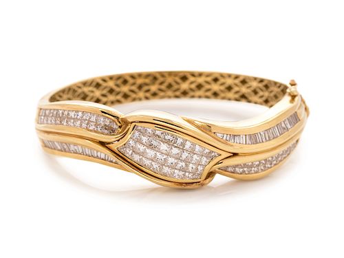 An 18 Karat Yellow Gold and Diamond Bracelet,