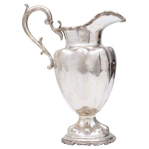 JUG. MEXICO, 20TH CENTURY. Sterling 0.925 Silver. With handle embossed and chased with vegetal decoration.