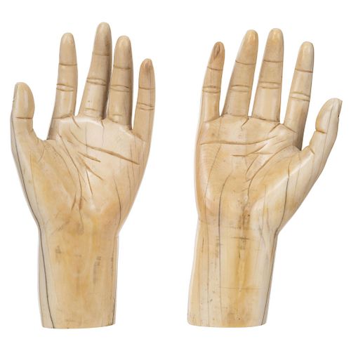 PAIR OF HANDS. HISPANIC-CHINESE, 18TH CENTURY. Carved ivory figures.  *Provenance: From the collection of Mexican Artist Jesús Reyes Ferreira, "Chucho
