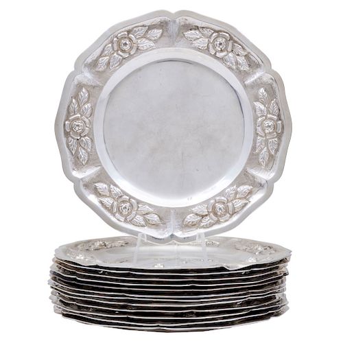 BREAD PLATE SET. MEXICO, 20TH CENTURY. Sterling 0.925 Silver. Brand: SANBORNS. Circular with chased and repoussé details.