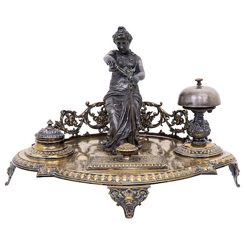 INKWELL. FRANCE, 19TH CENTURY. Metal. With an allegorical figure of Justice..  *Provenance: From the office of Former Mexican President Sebastián Lerd