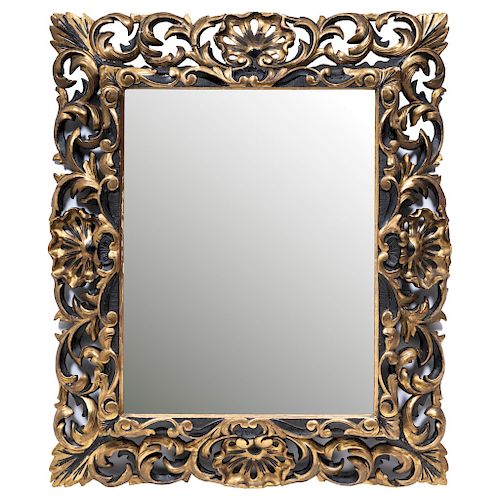 MIRROR. BEGINNING OF THE 20TH CENTURY. Carved and gilt wood. Decorated with acanthus and clam shell details. Bevelled edges.