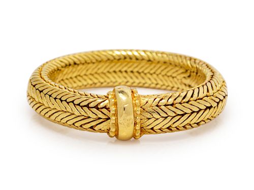 A Yellow Gold Woven Link Ring,