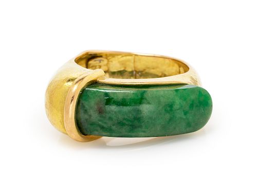 An 18 Karat Yellow Gold and Jade Ring,