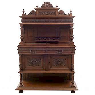 Aparador. Francia. Siglo XX. Estilo Enrique II. En talla de madera de roble. Dimensiones: 192 x 120 x 45 cm.