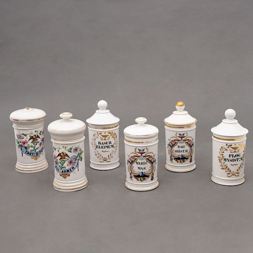Colección de botámenes. México y Francia, Siglo XX. Elaborados en porcelana decorada a mano detallada al oro. Piezas: 6