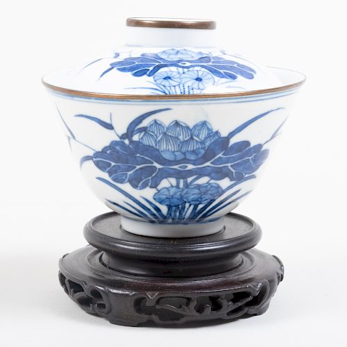 Chinese Gilt-Metal-Mounted Porcelain Blue and White Tea Bowl and Cover Decorated with Lotus and Crane