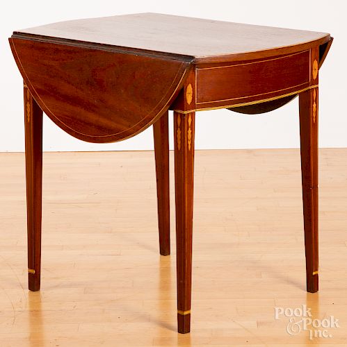 Massachusetts Hepplewhite Pembroke table