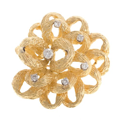 A Ladies Textured Pinwheel Diamond Brooch in 18K