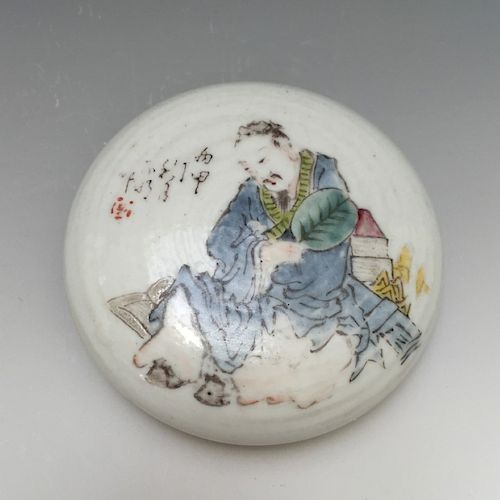 CHINESE ANTIQUE FAMILL ROSE PORCELAIN BOX AND COVER, MARKED