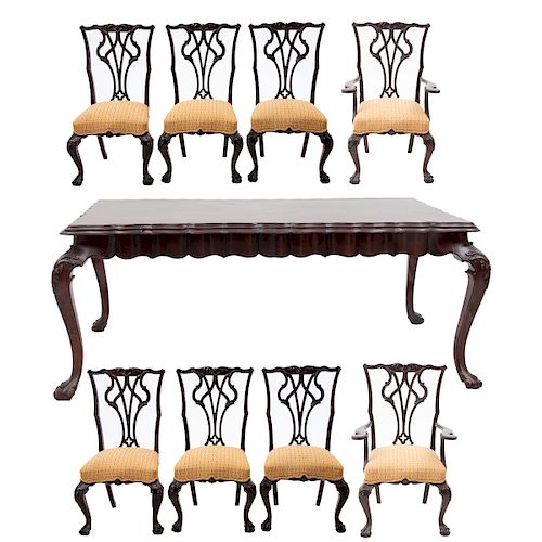 Comedor. Siglo XX. Estilo Chippendale. Elaborados en madera tallada. Consta de: Mesa. Cubierta rectangular, 6 sillas y 2 sillones. Pz:9