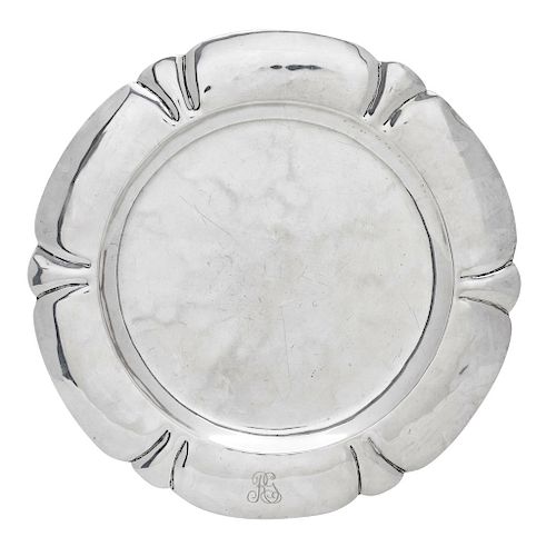 PLATE AND SALVER. MEXICO AND FRANCE, 20TH CENTURY. Sterling 0.925 Silver, Brand: CONQUISTADOR and metal Brand: CHRISTOFLE.  