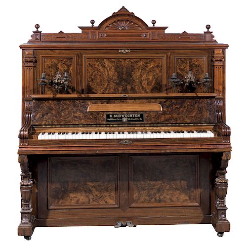 PIANO VERTICAL ALEMANIA, CA. 1900  Marca G. SCHWECHTEN Hof-Piano-Forte  Fabrikant, Berlin. Con la leyenda: "Expresamente fabri...