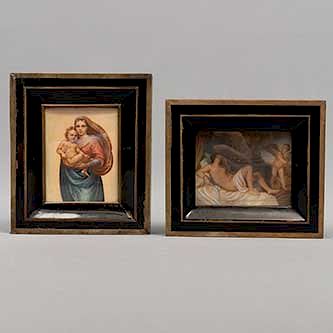 Lote de 2 miniaturas. Principios del siglo XX. Consta de: Madonna y el niño y Afrodita y cupido. Óleo sobre marfilina. Enmarcados.