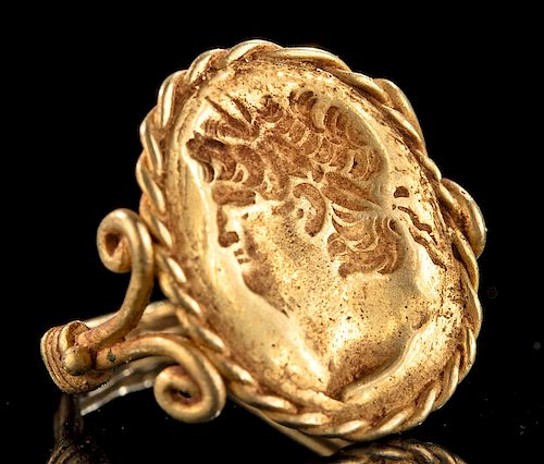 Roman 18K+ Gold Ring w/ Nero Portrait