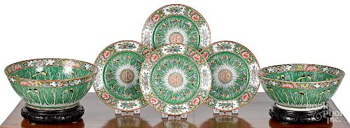 Chinese export porcelain bowls and plates