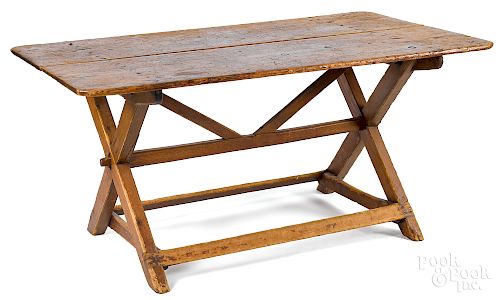 Pine sawbuck table