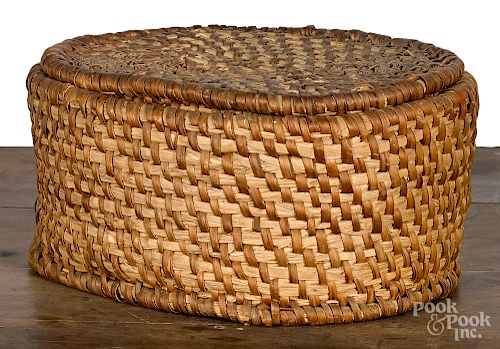 Unusual Pennsylvania lidded rye straw oval basket