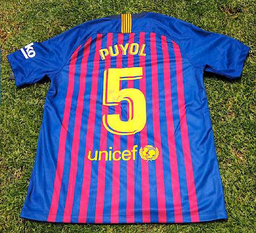 Camiseta del Barca firmada por Carles Puyol sold at auction on 26th  September | Bidsquare
