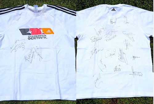 Camiseta Conmemorativa de Alemania 2006 Incluye firmas de Diego Armando Maradona, Pibe Valderrama, Leonel Messi, Pablo Aimar, Phillip Cocu, Juan Román