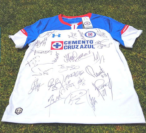 Camiseta del Cruz Azul firmada por el equipo Apertura 2018 – incluye firmas de Martín Cauteruccio, Javier Salas, Elías Hernández, Roberto “Piojo” Alva