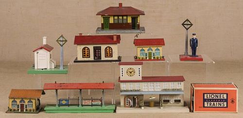 Group of miscellaneous Lionel train buildings, to