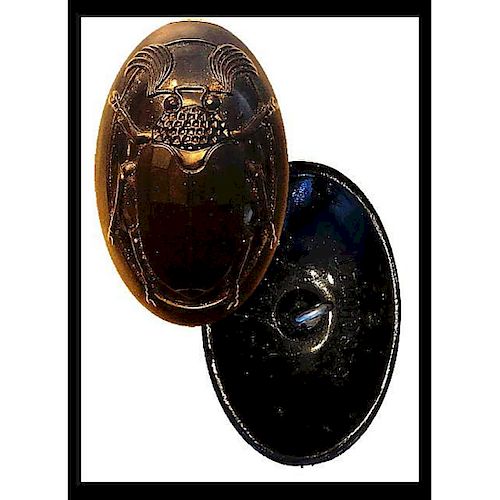LARGE OVAL BLACK GLASS BUG BUTTON